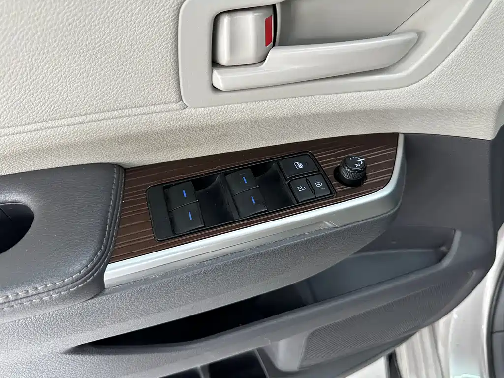 Toyota Sienna 2023 2.5L Hybrid Comfort Edition 2022 - thumbnail 18