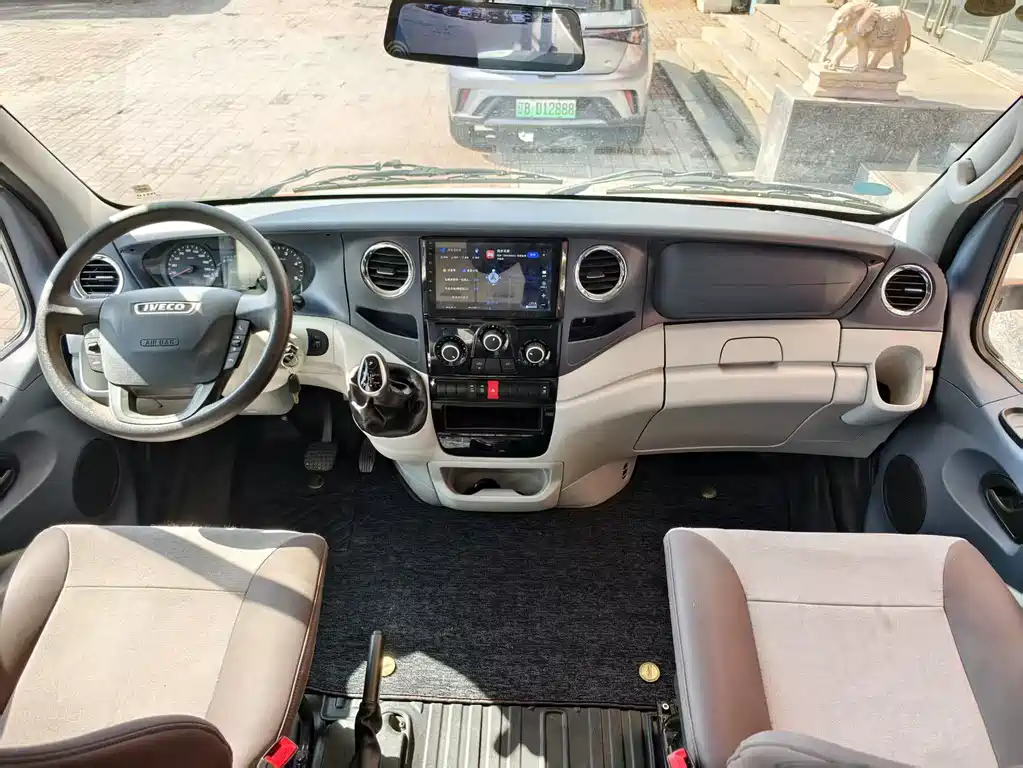 Iveco Iveco Daily 2021 3.0T Automatic SuperRider Long Axle Short Suspension High Roof Side Hinged Door F1C 2023 - thumbnail 3